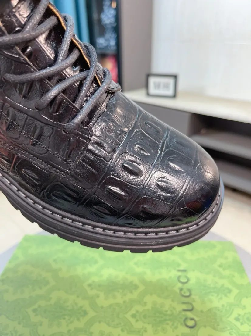 Men's shoes 💰540🌸🌸 (GUCCI) [cow lining plus velvet optional] [can be made without standard] New product Martin boots imported from Canada with full top layer high mercerized frosted fabric, punched using 3D digital technology, high-end and classy, ​​versatile to wear, full of three-dimensionality, close pictures will make you obsessed with the leather. You can't extricate yourself ~ the best on the market.          Fabric: Cowhide/Embossed Lining: Cowhide.          Please make a note when placing an order, sizes: 38-44 (37, 45, 46 can be customized and cannot be returned or exchanged) 5 colors available; black, gray, khaki, coffee, and earthy yellow